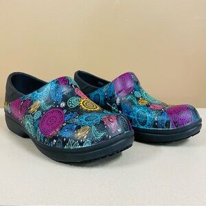 Crocs Neria Pro II Graphic Clogs Womens 8 Black Paisley Work Shoes Arch Support
